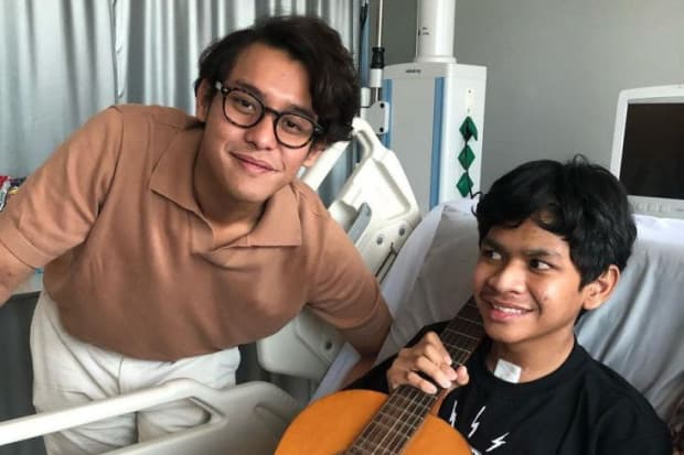 Sempat Jenguk David Ozora di Rumah Sakit, Ardhito Pramono: Kita Nyanyi Bareng Sempat Jenguk David Ozora di Rumah Sakit, Ardhito Pramono: Kita Nyanyi Bareng