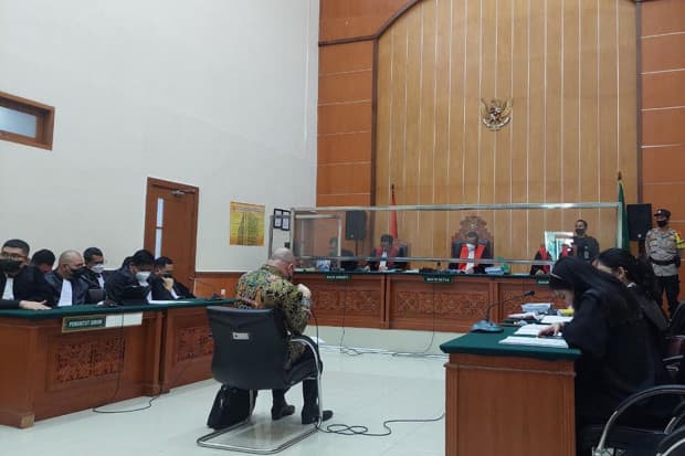 Bacakan Duplik, Teddy Minahasa Pamer Prestasi dan Lantunkan QS Ali Imran 185 Bacakan Duplik, Teddy Minahasa Pamer Prestasi dan Lantunkan QS Ali Imran 185