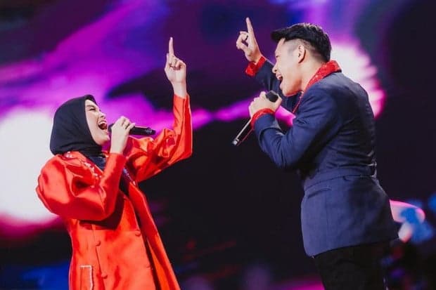 Salma dan Rony Berhasil Bawa Vibes 1980-an di Spektakuler Show 11 Indonesian Idol XII Salma dan Rony Berhasil Bawa Vibes 1980-an di Spektakuler Show 11 Indonesian Idol XII