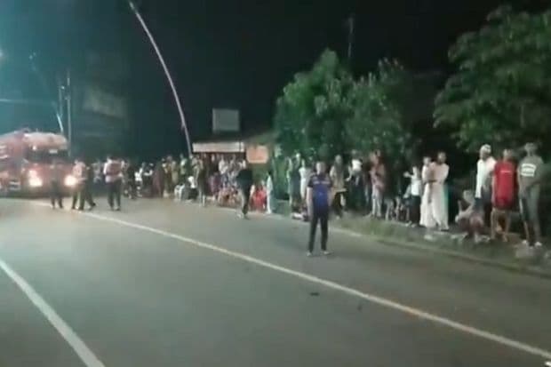 Truk Terguling Picu Kemacetan Parah di Perbatasan Jateng-Jabar