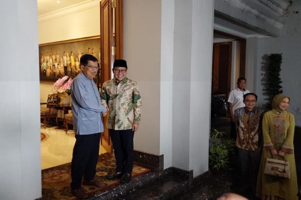 Cak Imin Tiba di Kediaman JK, Didampingi Istri dan Sekjen PKB Cak Imin Tiba di Kediaman JK, Didampingi Istri dan Sekjen PKB