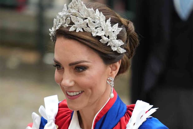 Tak Pakai Tiara saat Penobatan Raja Charles III, Kate Middleton Ingin Dobrak Tradisi Kerajaan Inggris Tak Pakai Tiara saat Penobatan Raja Charles III, Kate Middleton Ingin Dobrak Tradisi Kerajaan Inggris