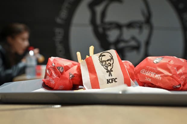 Rusia Ucapkan Selamat Tinggal pada KFC, Brand Lokal Ambil Alih 1.100 Restoran Rusia Ucapkan Selamat Tinggal pada KFC, Brand Lokal Ambil Alih 1.100 Restoran