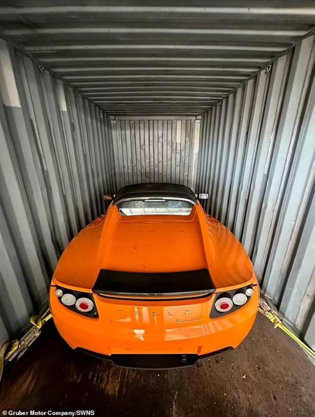 China Jual 3 Tesla Roadsters Tahun 2010 dalam Kondisi Baru China Jual 3 Tesla Roadsters Tahun 2010 dalam Kondisi Baru