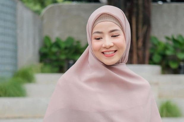 5 Potret Natasha Rizki yang Digugat Cerai Desta, Cantik dengan Hijab 5 Potret Natasha Rizki yang Digugat Cerai Desta, Cantik dengan Hijab