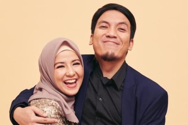 5 Foto Pernikahan Desta dan Natasha Rizky 10 Tahun Lalu, Penuh Kenangan Manis 5 Foto Pernikahan Desta dan Natasha Rizky 10 Tahun Lalu, Penuh Kenangan Manis