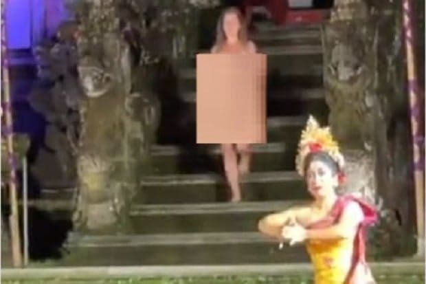 Bule Telanjang di Pementasan Tari Bali Bakal Dideportasi Bule Telanjang di Pementasan Tari Bali Bakal Dideportasi