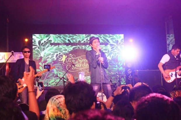 7 Lagu Indonesia untuk Rayakan Anniversary Pernikahan, Nomor 5 Liriknya Bikin Merinding 7 Lagu Indonesia untuk Rayakan Anniversary Pernikahan, Nomor 5 Liriknya Bikin Merinding