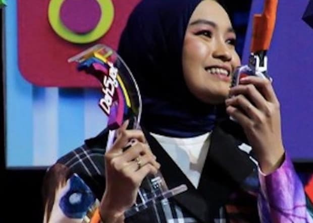 Salma Idol Raih Penghargaan Pendatang Baru Terdahsyat: Lagi Rezeki di Industri Musik Salma Idol Raih Penghargaan Pendatang Baru Terdahsyat: Lagi Rezeki di Industri Musik