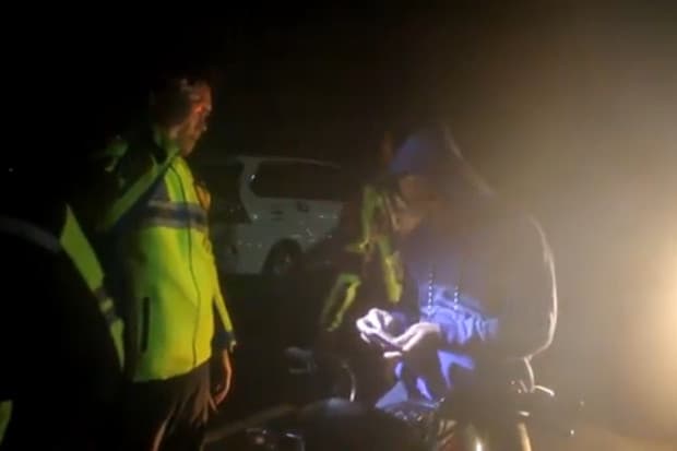 Polres OKU Timur Gerebek Aksi Balap Liar yang Resahkan Warga Polres OKU Timur Gerebek Aksi Balap Liar yang Resahkan Warga