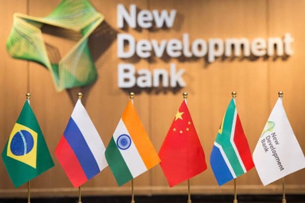 Arab Saudi Berpeluang Gabung dengan Bank BRICS, Bye Bye Dolar AS?