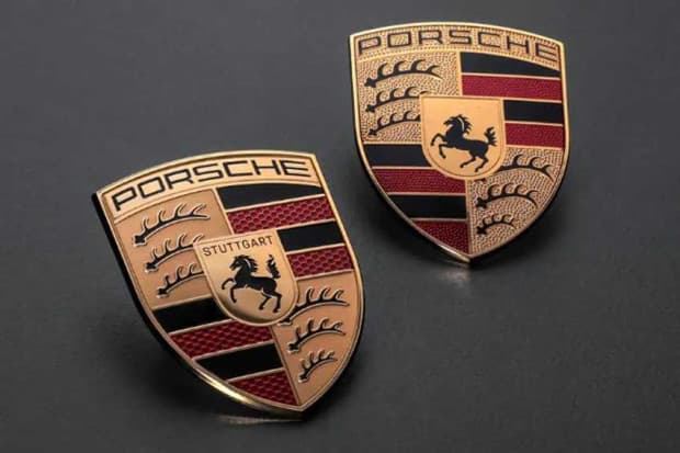 Sambut HUT Ke-75, Porsche Luncurkan Logo Baru Tiga Dimensi Sambut HUT Ke-75, Porsche Luncurkan Logo Baru Tiga Dimensi