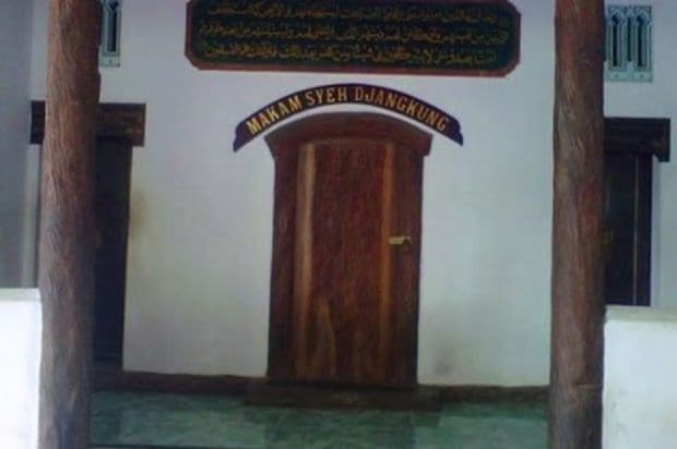 Kisah Kepolosan Syekh Jangkung, Sosok Wali yang Pernah Jadi Murid Sunan Kudus Kisah Kepolosan Syekh Jangkung, Sosok Wali yang Pernah Jadi Murid Sunan Kudus