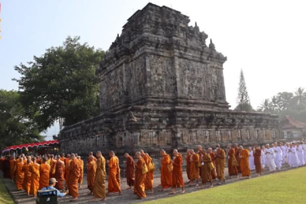 Prosesi Waisak dari Candi Mendut ke Borobudur, Minggu Pagi Arus Lalu Lintas Dialihkan Prosesi Waisak dari Candi Mendut ke Borobudur, Minggu Pagi Arus Lalu Lintas Dialihkan