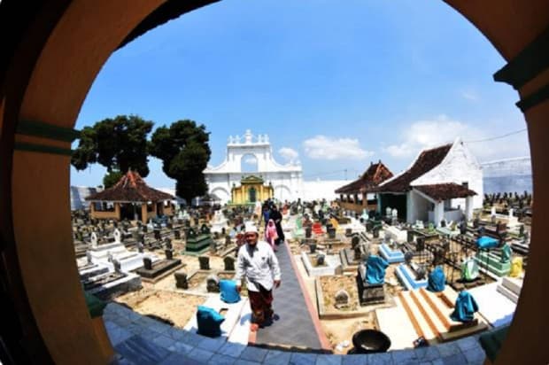 Misteri Asta Tinggi, Makam Raja-raja Sumenep Misteri Asta Tinggi, Makam Raja-raja Sumenep