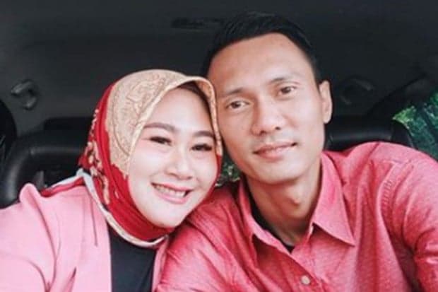 Masih dalam Masa Iddah, Mantan Istri Daus Mini Sudah Pamer Foto Mesra Bareng Pria: Tunggu Ya! Masih dalam Masa Iddah, Mantan Istri Daus Mini Sudah Pamer Foto Mesra Bareng Pria: Tunggu Ya!