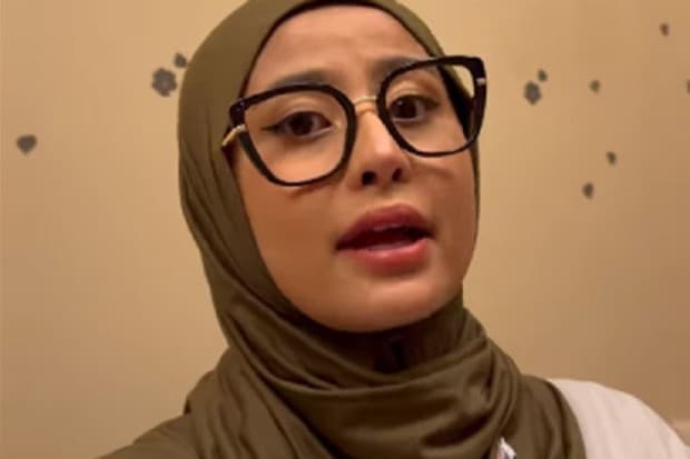 9 Artis Indonesia yang Mengaku Punya Gangguan Mental, Nomor 7 Sempat Ingin Sewa Pembunuh Bayaran 9 Artis Indonesia yang Mengaku Punya Gangguan Mental, Nomor 7 Sempat Ingin Sewa Pembunuh Bayaran