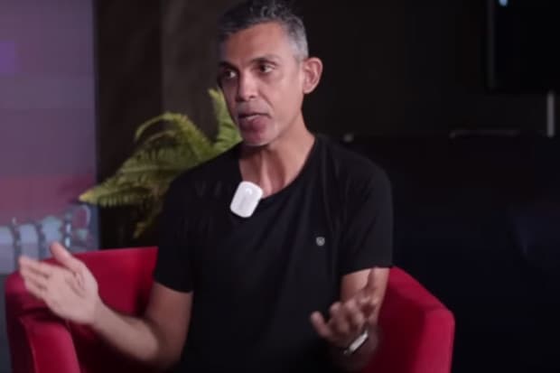 Penulis Gobind Vashdev 15 Tahun Mandi Tak Pakai Sabun dan Sikat Gigi Tanpa Odol, Ini Alasannya Penulis Gobind Vashdev 15 Tahun Mandi Tak Pakai Sabun dan Sikat Gigi Tanpa Odol, Ini Alasannya