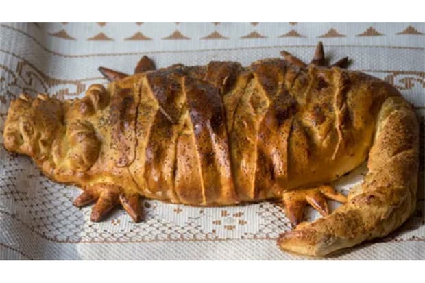 Jadi Makanan Ikonik Betawi, Begini Sejarah dan Asal-usul Roti Buaya yang Dulu Tak Boleh Disantap Jadi Makanan Ikonik Betawi, Begini Sejarah dan Asal-usul Roti Buaya yang Dulu Tak Boleh Disantap