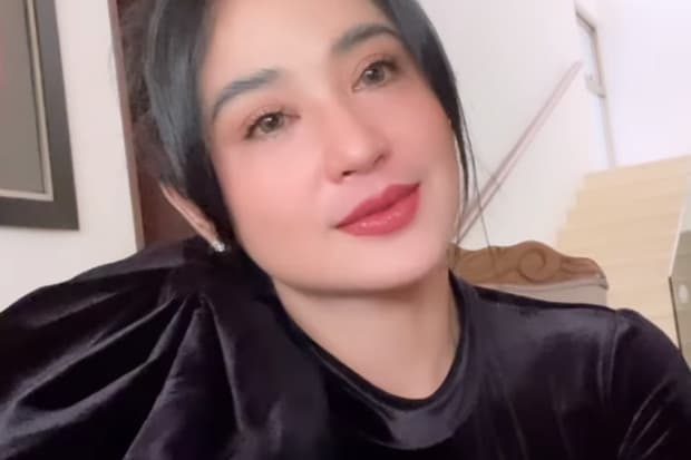 Difitnah Hina Putri Ariani, Dewi Perssik Kumpulkan Bukti untuk Seret Pelaku ke Meja Hijau Difitnah Hina Putri Ariani, Dewi Perssik Kumpulkan Bukti untuk Seret Pelaku ke Meja Hijau