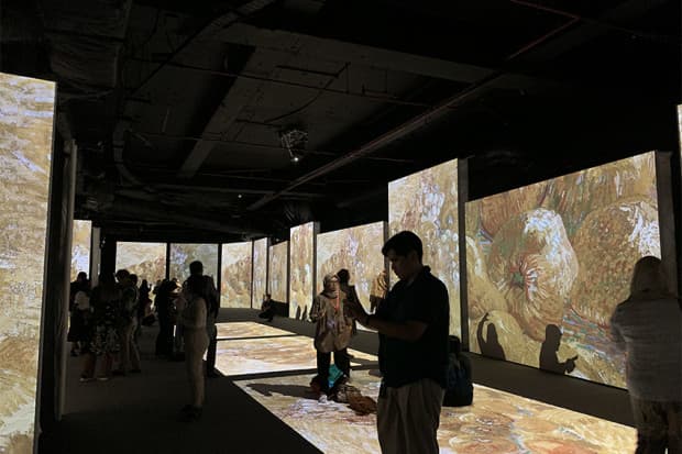 Pameran Van Gogh Alive Hadirkan Pengalaman Imersif dan Edukatif untuk Pengunjung Segala Usia Pameran Van Gogh Alive Hadirkan Pengalaman Imersif dan Edukatif untuk Pengunjung Segala Usia