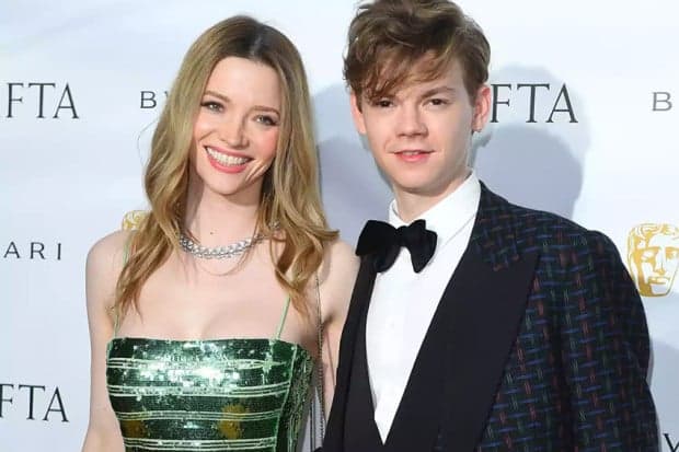 Thomas Brodie-Sangster Resmi Tunangan dengan Mantan Istri Elon Musk, Talulah Riley Thomas Brodie-Sangster Resmi Tunangan dengan Mantan Istri Elon Musk, Talulah Riley