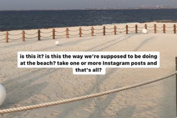 Viral! Papan Peringatan Dilarang Duduk di Area Pasir Pantai PIK 2, Netizen: Ganti Nama Wahana Selfie Viral! Papan Peringatan Dilarang Duduk di Area Pasir Pantai PIK 2, Netizen: Ganti Nama Wahana Selfie