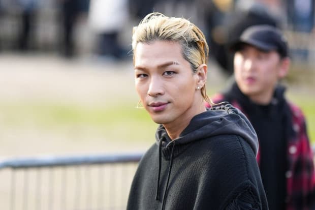 5 Artis Korea Ini Jadi Selebriti untuk Bantu Keluarga yang sedang Kesulitan 5 Artis Korea Ini Jadi Selebriti untuk Bantu Keluarga yang sedang Kesulitan