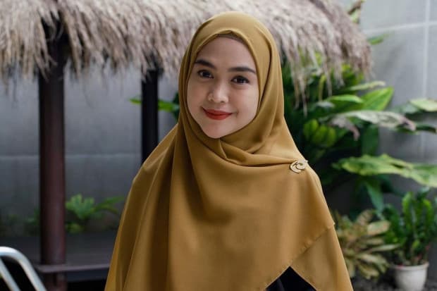 Rayakan HUT ke-78 RI, Ria Ricis Kibarkan Bendera Merah Putih di dalam Air Rayakan HUT ke-78 RI, Ria Ricis Kibarkan Bendera Merah Putih di dalam Air