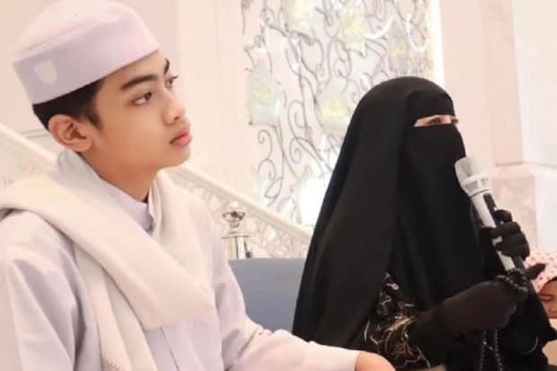 Foto-Foto Bilal Ataya Temani Ummi Pipik Berdakwah, Jadi Penerus Mendiang Ustadz Jeffry Al Buchori? Foto-Foto Bilal Ataya Temani Ummi Pipik Berdakwah, Jadi Penerus Mendiang Ustadz Jeffry Al Buchori?
