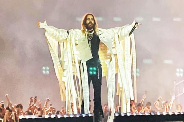 Tampil di Soundrenaline 2023, Jared Leto Pakai Outer Rancangan Desainer Indonesia Tampil di Soundrenaline 2023, Jared Leto Pakai Outer Rancangan Desainer Indonesia