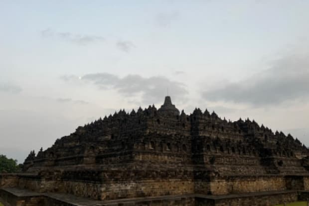 Puncak Stupa Utama Candi Borobudur Dipasangi Chatra untuk Sempurnakan Keagungan Puncak Stupa Utama Candi Borobudur Dipasangi Chatra untuk Sempurnakan Keagungan