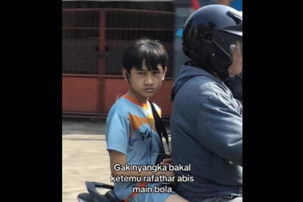 Viral! Bocah Mirip Rafathar, Ekspresinya saat Dibonceng Motor Jadi Sorotan Viral! Bocah Mirip Rafathar, Ekspresinya saat Dibonceng Motor Jadi Sorotan
