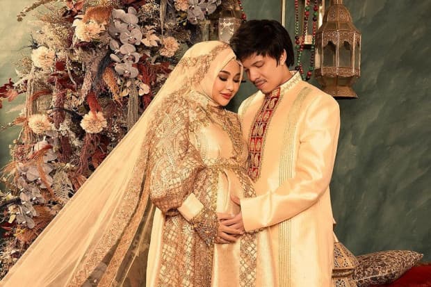 Makna Tradisi Mitoni, Acara 7 Bulanan Adat Jawa yang Digelar Aurel Hermansyah Makna Tradisi Mitoni, Acara 7 Bulanan Adat Jawa yang Digelar Aurel Hermansyah