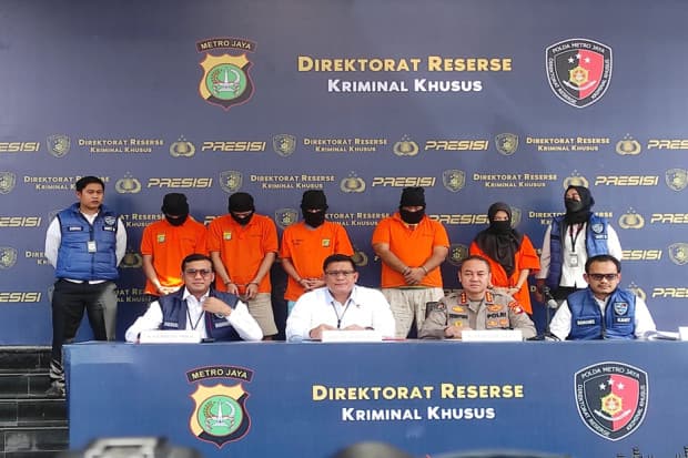 Artis, Model, hingga Selebgram Jadi Pemeran Rumah Produksi Film Porno Artis, Model, hingga Selebgram Jadi Pemeran Rumah Produksi Film Porno