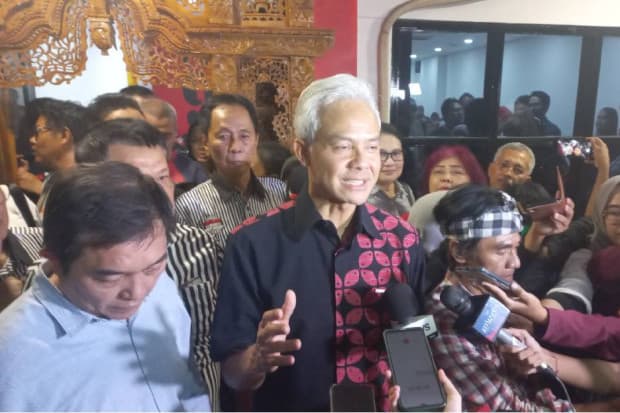 Kunjungi Markas Relawan, Ganjar: Kerja Mereka Luar Biasa Kunjungi Markas Relawan, Ganjar: Kerja Mereka Luar Biasa