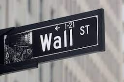 Wall Street Cerah di Akhir Pekan, Investor Abaikan Kekhawatiran Suku Bunga