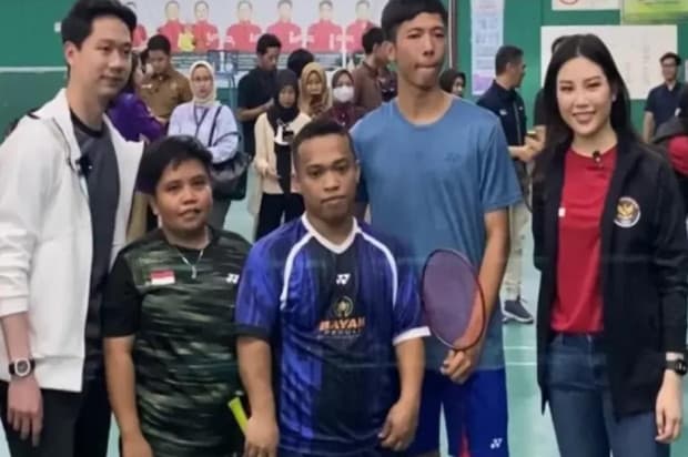 Wamenparekraf dan Kevin Sanjaya Pompa Semangat Atlet Para Games Wamenparekraf dan Kevin Sanjaya Pompa Semangat Atlet Para Games