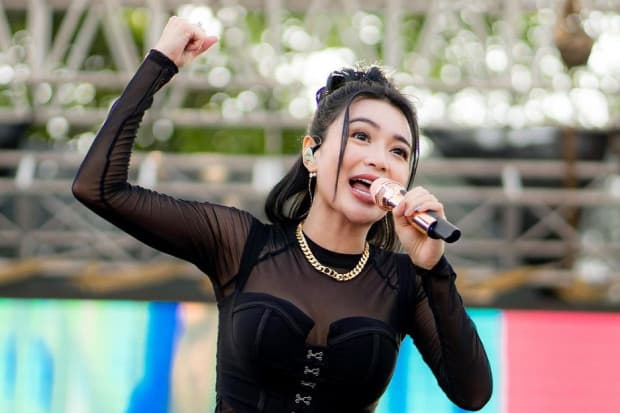 Tampil di Malam Apresiasi Nusantara, Wika Salim Bikin Meteri PUPR Basuki Joget Kayang Tampil di Malam Apresiasi Nusantara, Wika Salim Bikin Meteri PUPR Basuki Joget Kayang