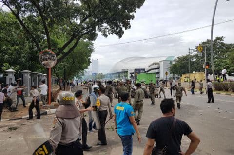 Warga Temukan Benda Mirip Peluru usai Bentrok Ormas di Bekasi, Begini Reaksi Polisi Warga Temukan Benda Mirip Peluru usai Bentrok Ormas di Bekasi, Begini Reaksi Polisi