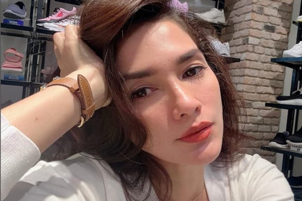 Heboh Ussy Sulistiawaty Kulineran di Pinggir Jalan, Netizen: Definisi Makan Enak Gak Harus Mewah Heboh Ussy Sulistiawaty Kulineran di Pinggir Jalan, Netizen: Definisi Makan Enak Gak Harus Mewah