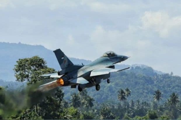 Sengit! F-16 TNI AU Terlibat Pertempuran 2 Lawan 1 dengan F-35 Australia di Langit Manado