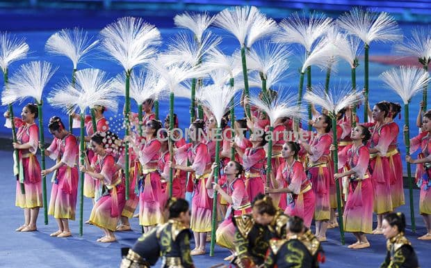 Opening Asian Games 2022 Berlangsung Meriah! Defile Indonesia Pamer Baju Daerah