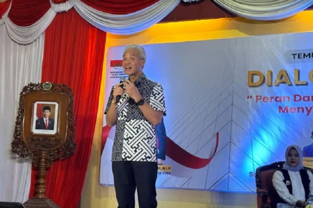 Ganjar Ajak Mahasiswa Peduli dan Jaga Kelestarian Lingkungan Ganjar Ajak Mahasiswa Peduli dan Jaga Kelestarian Lingkungan