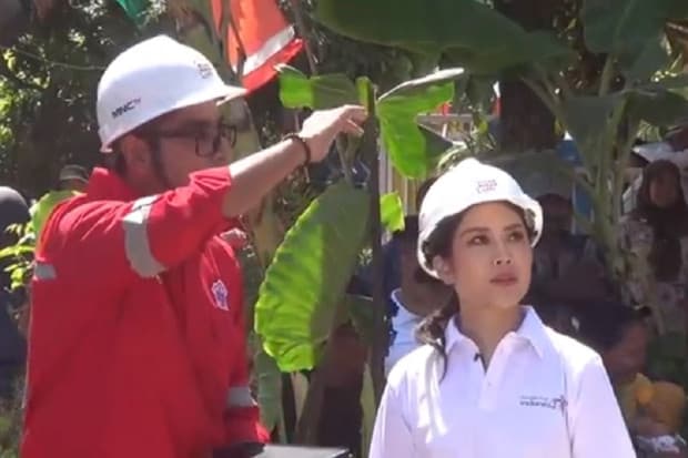 Angela Tanoesoedibjo Syuting Bedah Rumah di Sidoarjo, Disambut Semringah Emak-emak Angela Tanoesoedibjo Syuting Bedah Rumah di Sidoarjo, Disambut Semringah Emak-emak