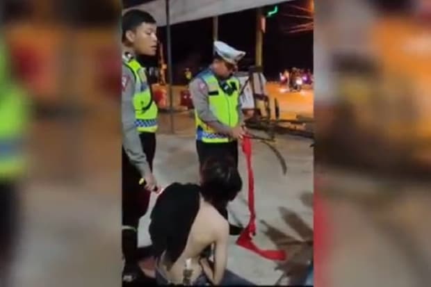 Ngeri! Remaja Singkawang Tertangkap Bawa Berbagai Jenis Sajam Ngeri! Remaja Singkawang Tertangkap Bawa Berbagai Jenis Sajam