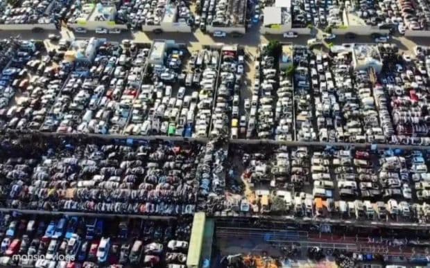Kuburan Mobil Mewah yang Terlihat seperti Tumpukan Sampah di Dubai