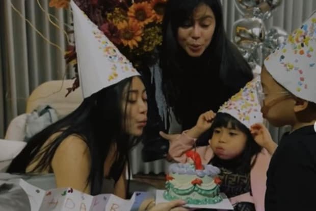 Rachel Vennya Dapat Kejutan Ulang Tahun Superunik ala Lamaran Adat Betawi Rachel Vennya Dapat Kejutan Ulang Tahun Superunik ala Lamaran Adat Betawi