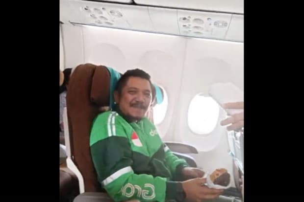 Viral! Driver Ojol Medan Terbang Langsung ke Jogja demi Beli Bakpia Pesanan Pelanggan Viral! Driver Ojol Medan Terbang Langsung ke Jogja demi Beli Bakpia Pesanan Pelanggan