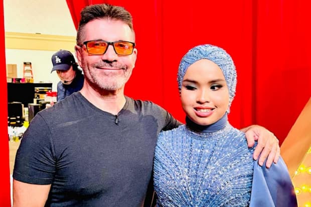 Detik-Detik Pengumuman Juara AGT 2023, Putri Ariani Foto Bareng Simon Cowell Detik-Detik Pengumuman Juara AGT 2023, Putri Ariani Foto Bareng Simon Cowell